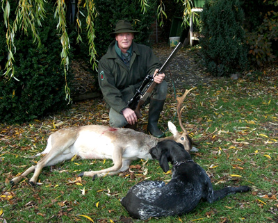 Jürgen Lohmann mit Gewehr